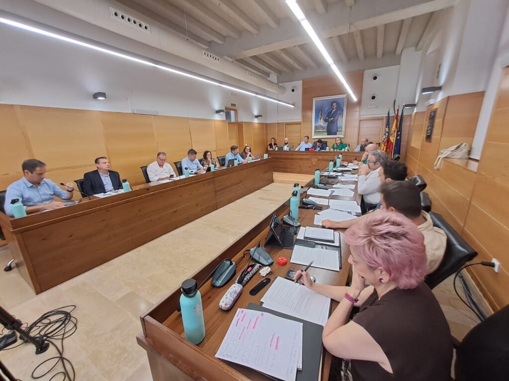 El alcalde de Nules anuncia acciones judiciales por atentar contra el derecho al honor de la concejal Gemma Carratalá