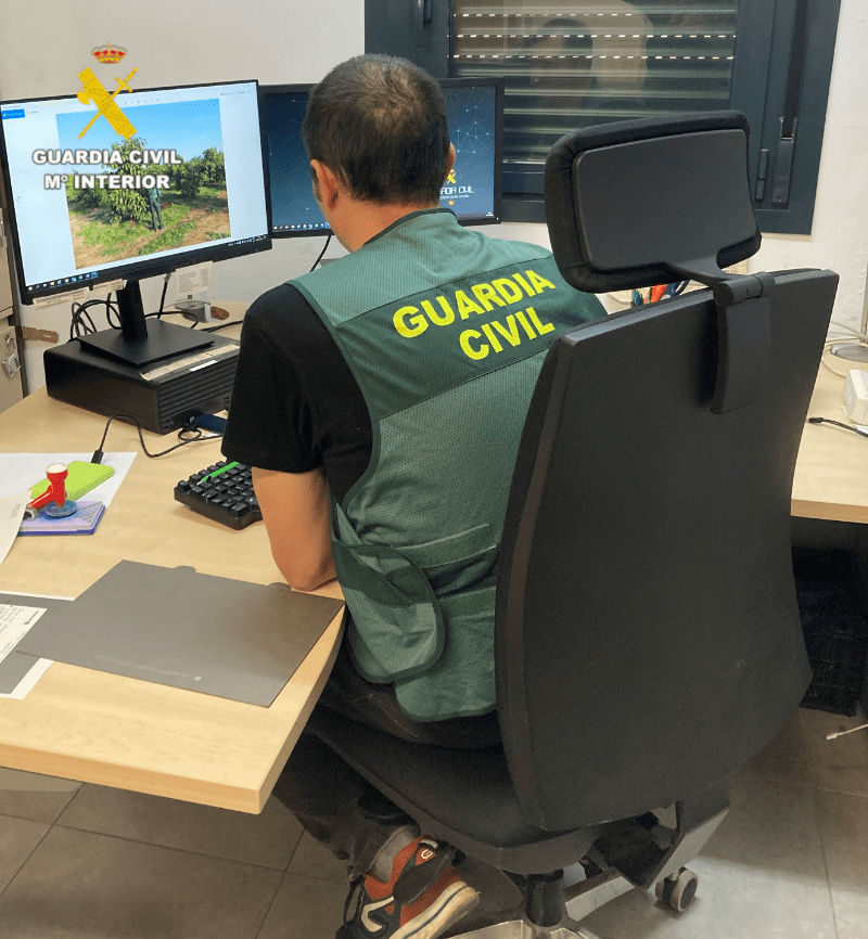 La Guardia Civil esclarece una trama de contratación fraudulenta de teléfonos móviles
