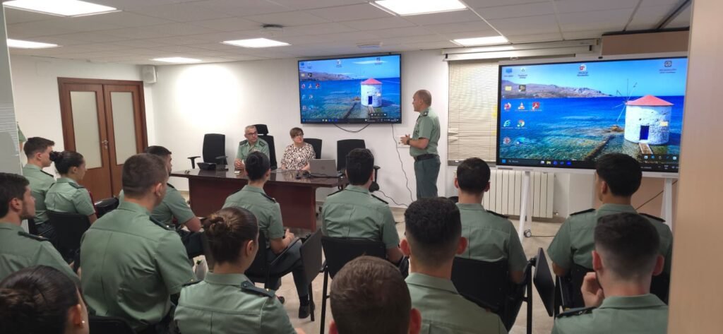 García Valls recibe a alumnos y alumnas de la Academia de Oficiales de la Guardia Civil de Aranjuez
