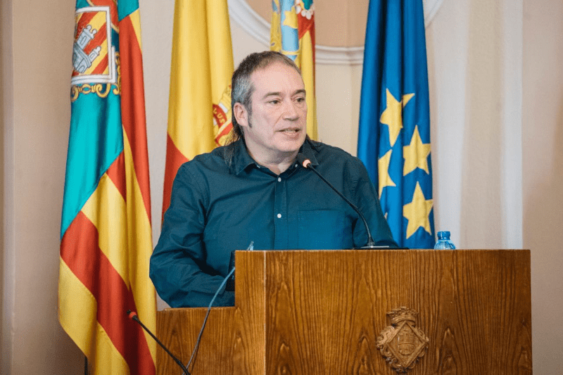 Compromís pide suspender la edición de 2026 de Escola Canta y garantizar la participación de los centros afectados en 2027