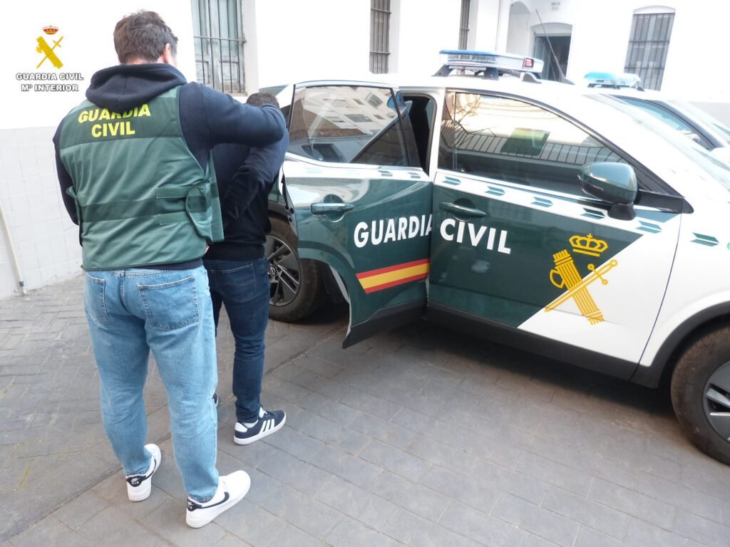 La Guardia Civil ha detenido a una persona por extorsionar a través de páginas web de contactos