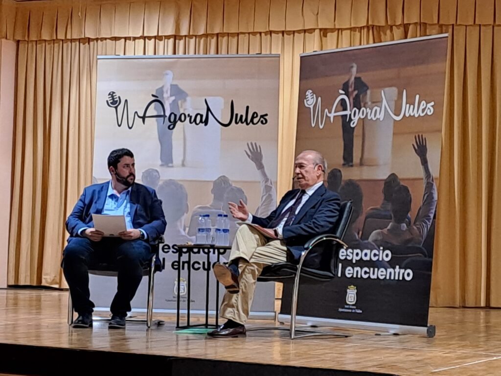 Nicolás Redondo habla en Nules de fortalecer las instituciones democráticas