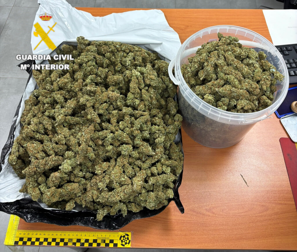 La Guardia Civil ha detenido a cuatro personas por un presunto delito de tráfico de drogas en Vall d´Alba
