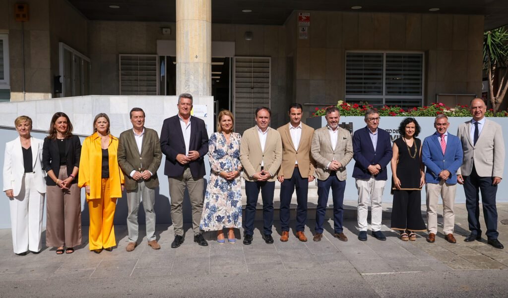 Pérez Llorca: “Las medidas que repercuten en la mejora de las condiciones de los alumnos y sus familias seguirán adelante y se encuentran incluidas en los Presupuestos de 2026”