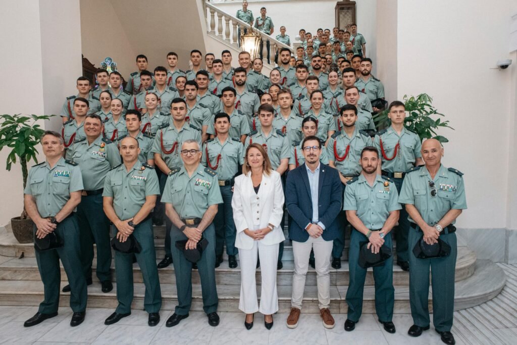 La alcadesa recibe a alumnos guardias civiles de la Academia de Oficiales de Aranjuez