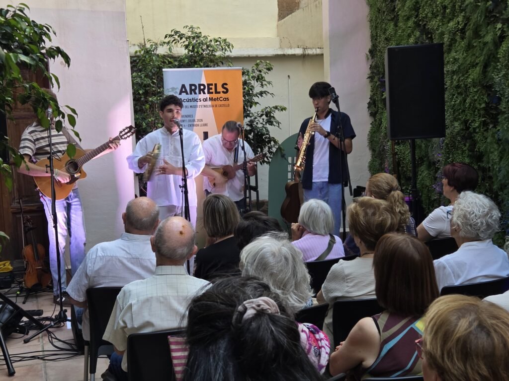 Jorge Gumbau conquista el Museo Etnológico con su “Barreja” musical
