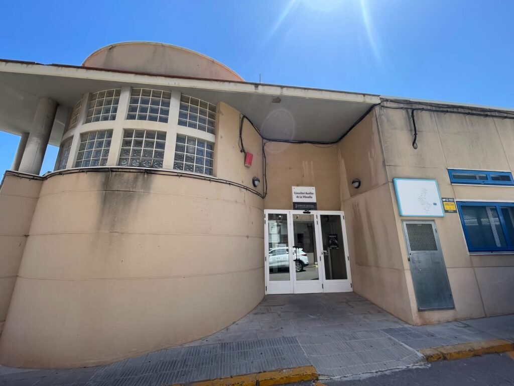 La Vilavella ejecutará durante el verano la accesibilidad y climatización del consultorio médico