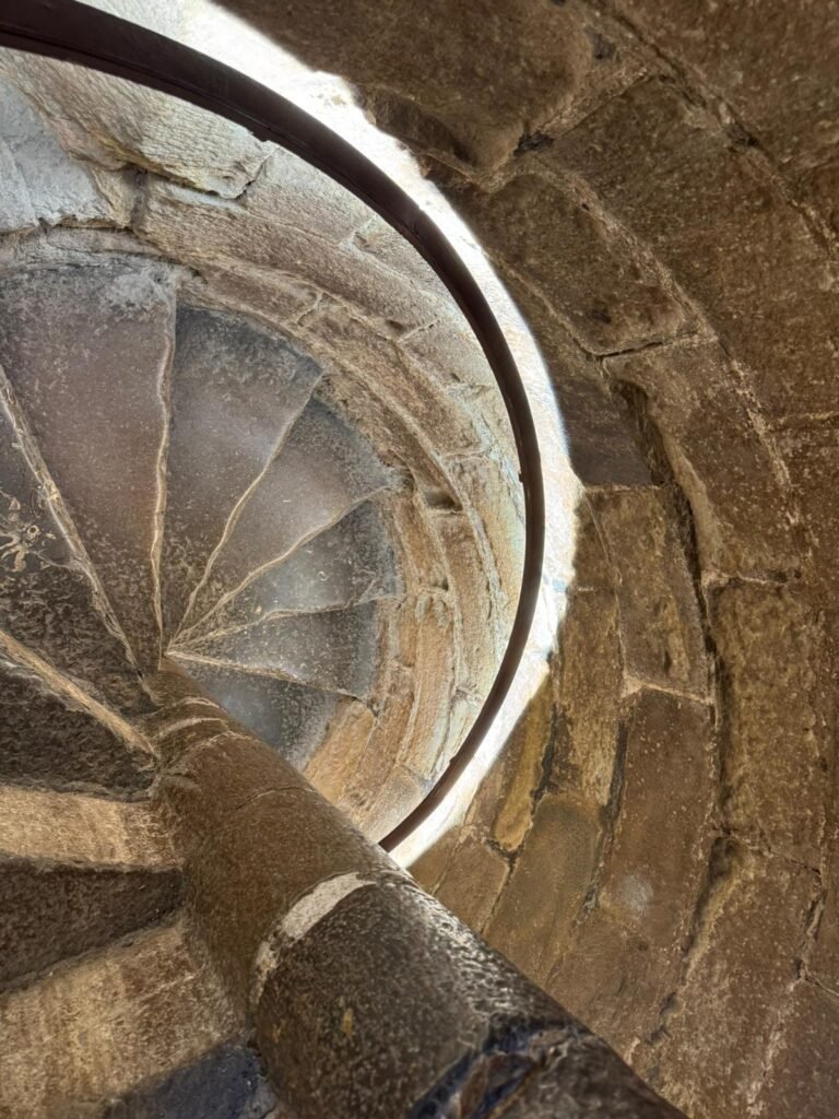 El Fadrí estrena iluminación LED en su escalera interior para mejorar la seguridad de los visitantes