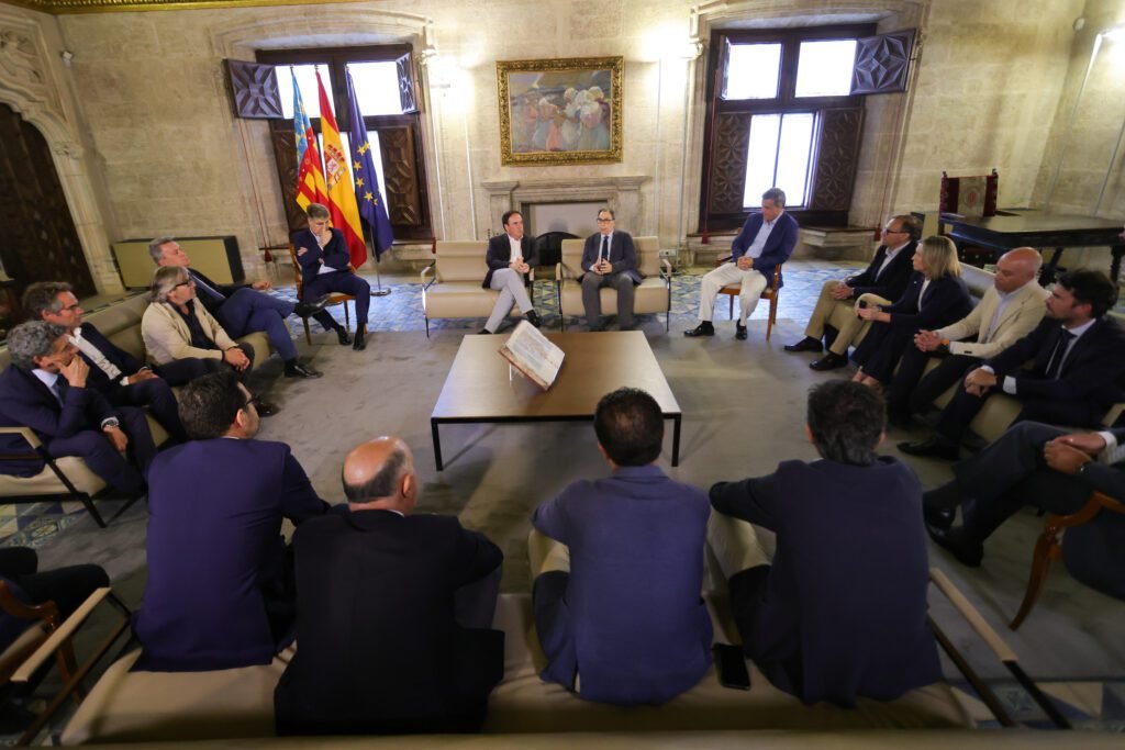 Pérez Llorca se reúne con la patronal de obra pública FECOVAL