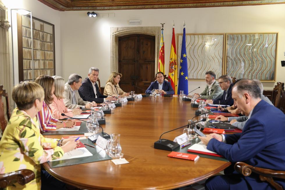 Pérez Llorca preside el Pleno extraordinario del Consell