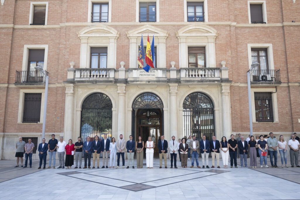 La Diputación de Castellón guarda un minuto de silencio por las víctimas de los terremotos de Venezuela