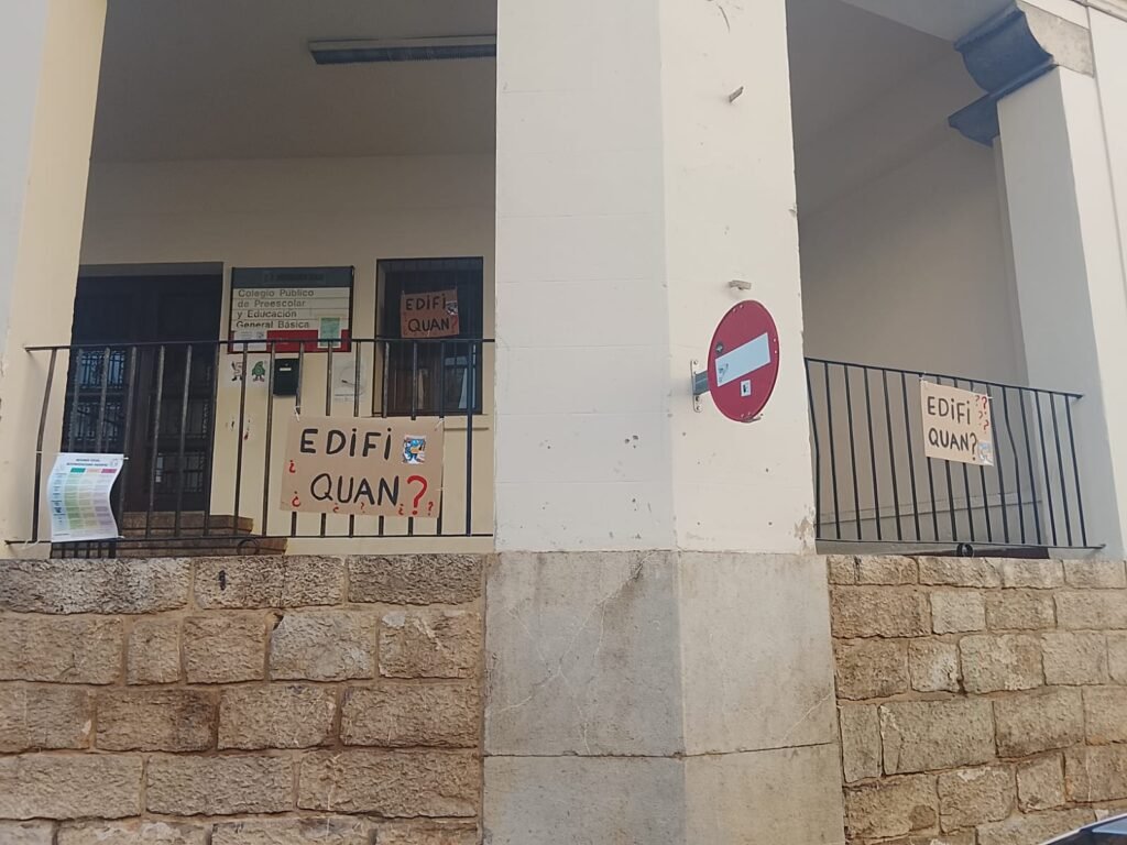 Viver encara el fin de curso sin que el PSOE cumpla las condiciones que permitan licitar el colegio