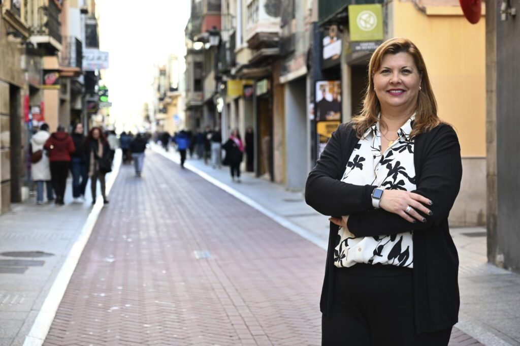 El PSPV de Castelló exige soluciones urgentes para el mercado provisional de Santa Clara ante las altas temperaturas y el elevado ruido de la climatización