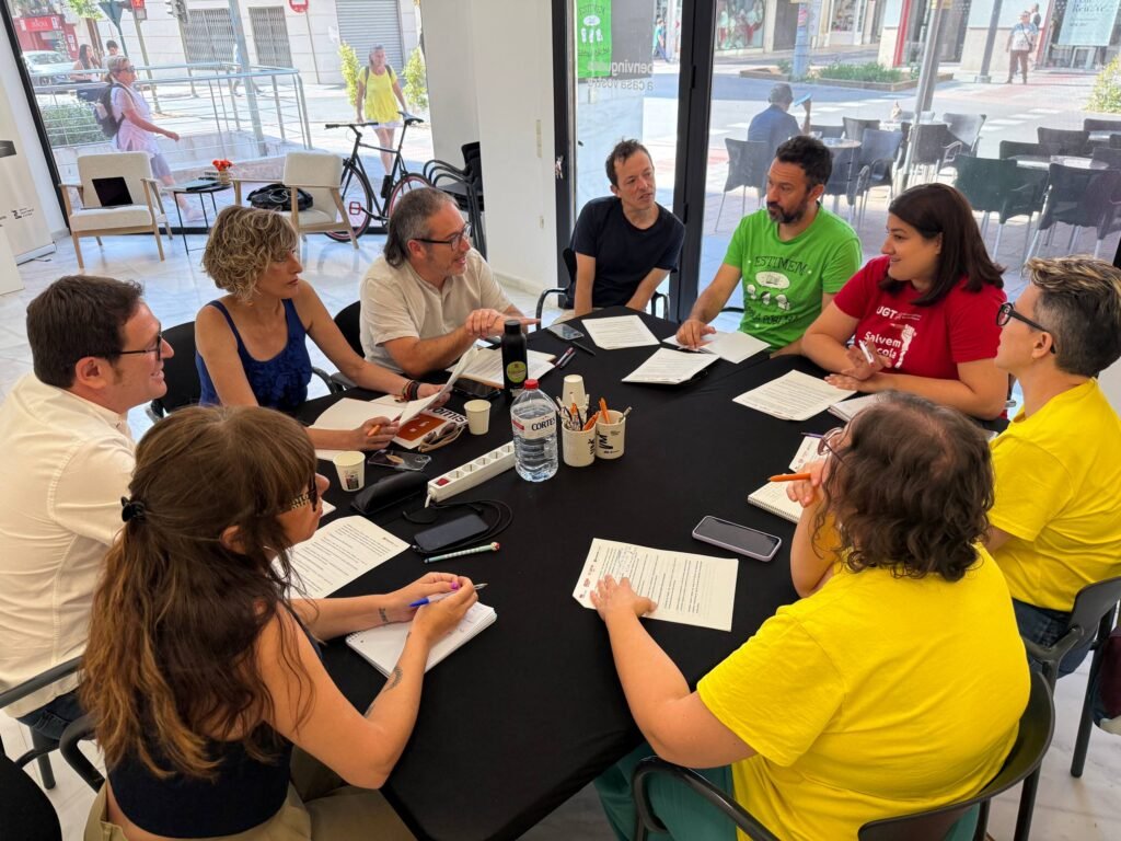 Compromís comparte una hoja de ruta con los sindicatos educativos en Castelló