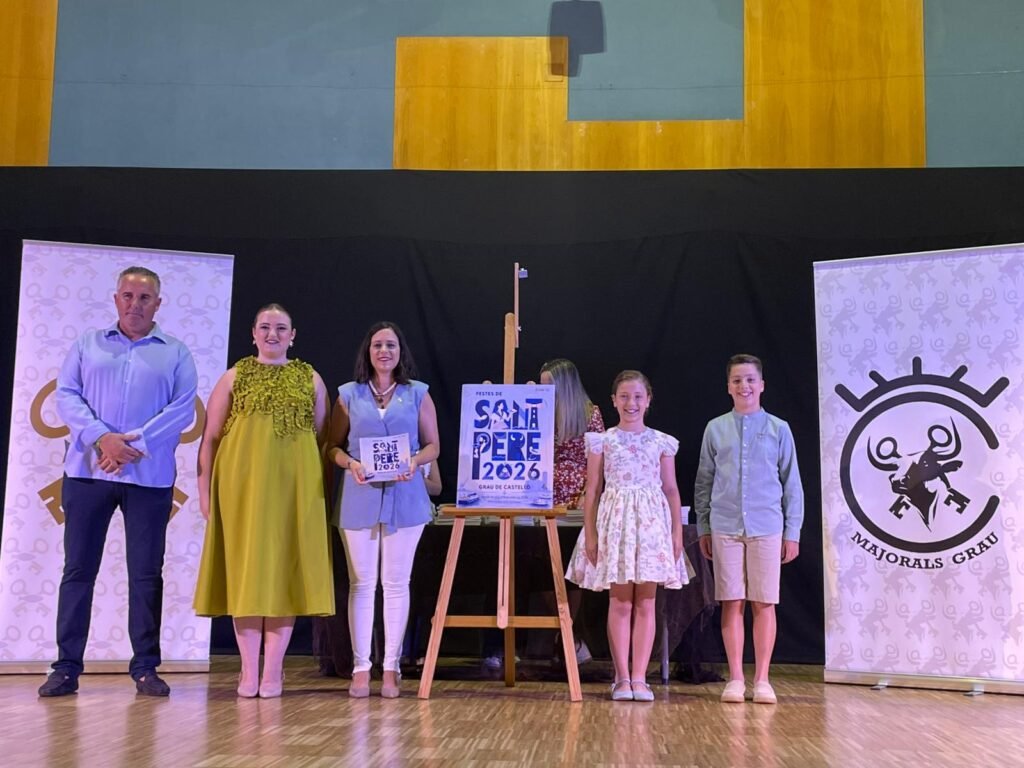 El Centro Cultural La Marina ha acogido la presentación del libro oficial de las Fiestas de Sant Pere 2026