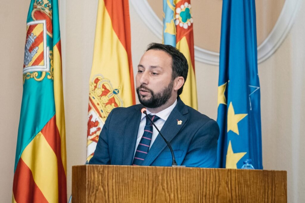 El Grupo Municipal Popular ha presentado una Declaración Institucional para exigir al Gobierno de España que mantenga el IVA de la luz y el gas en el 10 %, frente al 21 % ordinario, y evite que el Impuesto Especial sobre la Electricidad vuelva al 5,11 %