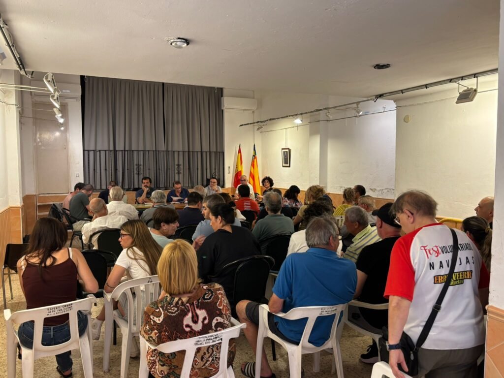 El PP reivindica la labor de la brigada municipal y lamenta que el equipo de gobierno de Navajas tumbe el plan integral de limpieza de imbornales