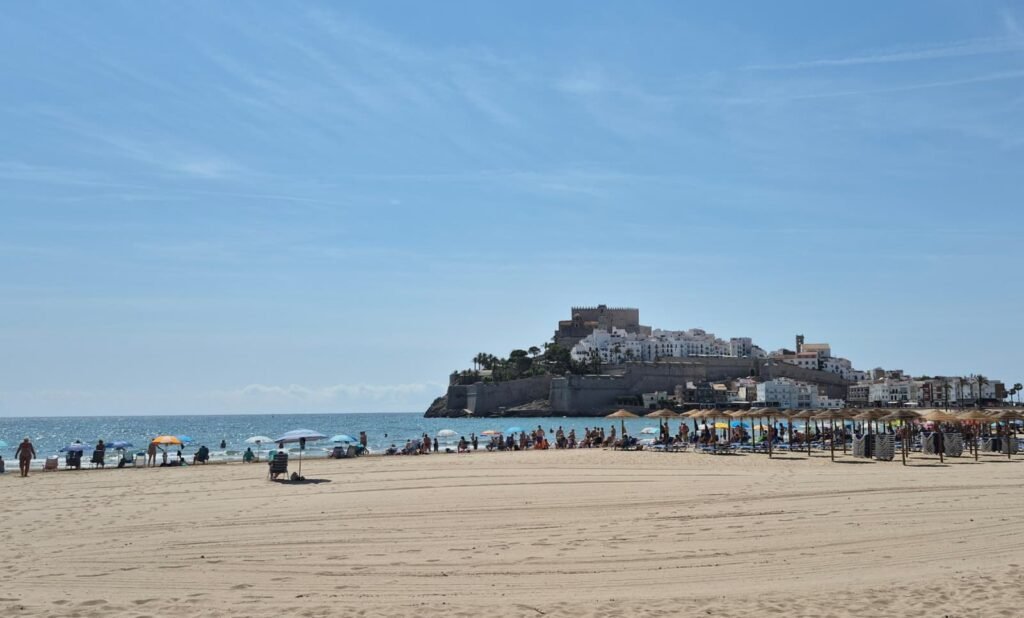 Peñíscola encara el primer mes del verano con buenas expectativas para el sector turístico