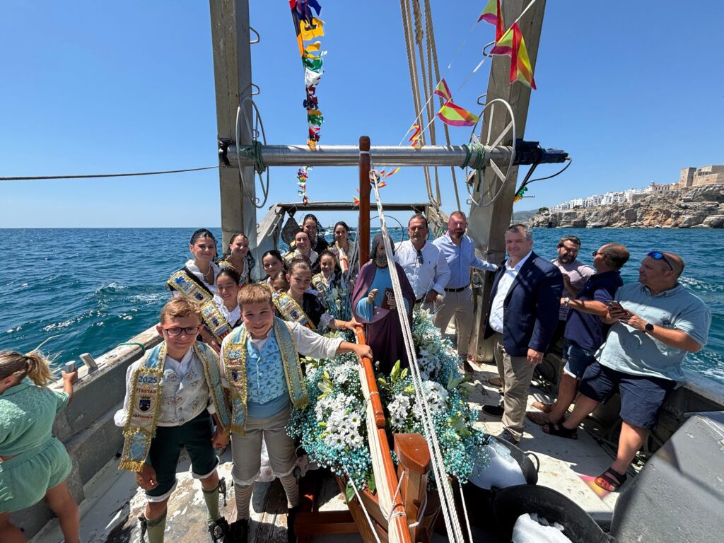 Peñíscola celebra su tradicional procesión marítima en el día de San Pedro