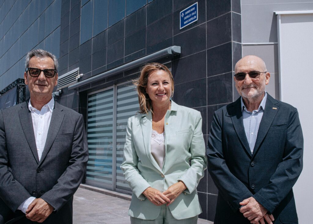 El Ayuntamiento dedica una calle a Radio Castellón en reconocimiento a sus 93 años de historia