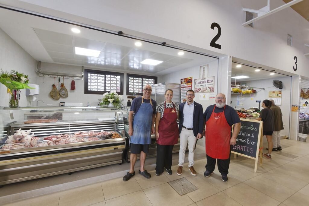 El Mercat de Sant Antoni de Castellón completa sus diez puestos con la apertura de la carnicería Rosa y culmina su proceso de reapertura total
