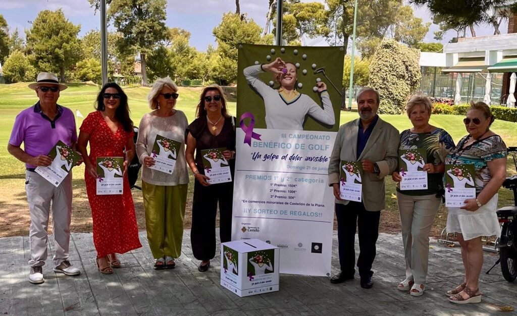 La concejalía de Salud Pública presenta un campeonato de golf benéfico a favor de AFCAS bajo el lema “Un golpe al dolor invisible”