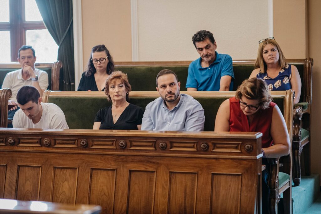 El PSOE acusa a Begoña Carrasco de  permitir que Vox impida una declaración institucional del Ayuntamiento contra la violencia en el fútbol