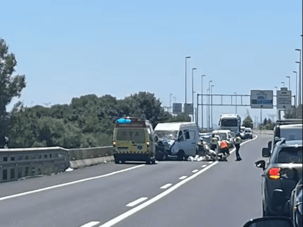 Tres heridos graves en un accidente en la N-340 a la altura de la UJI