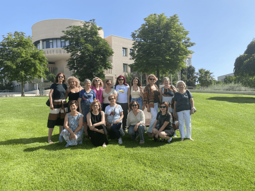 La asociación Dones Maestrat de Benassal visita la UJI de la mano de la Fundación Isonomía