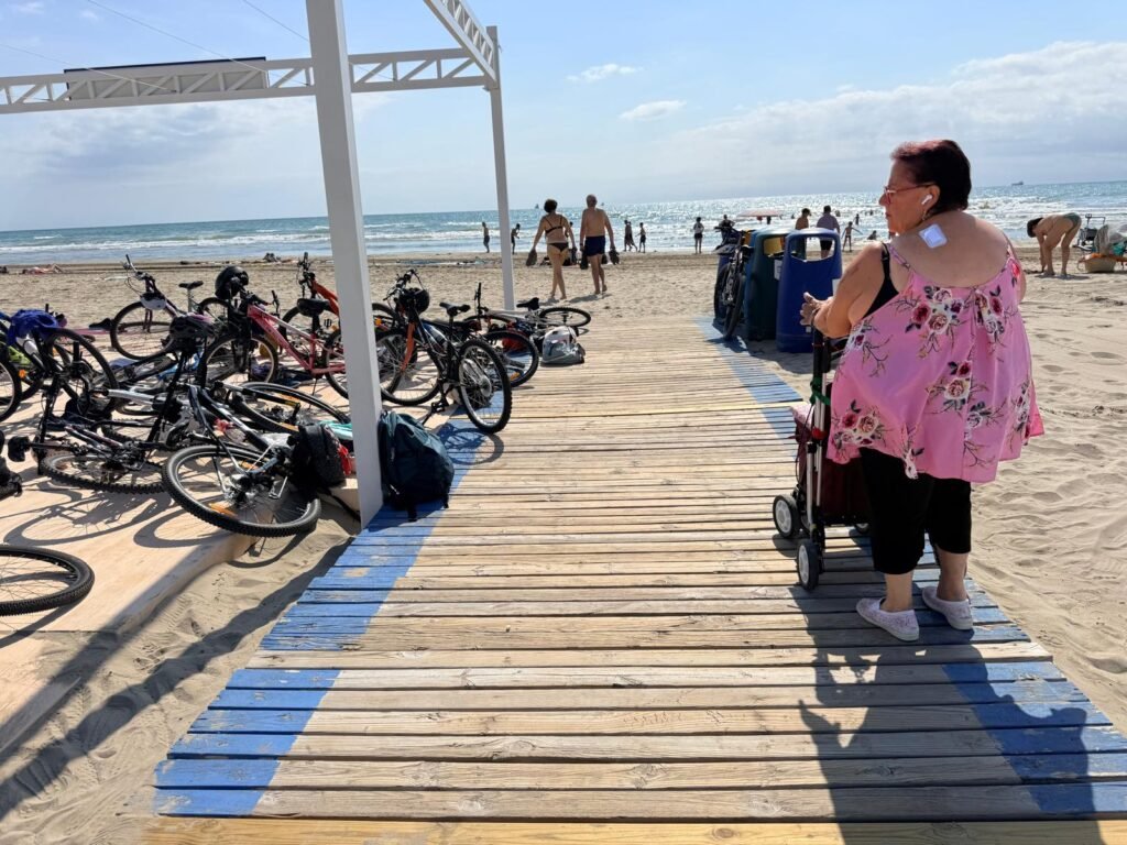 El PSPV denuncia que Begoña Carrasco vuelve a abandonar las playas accesibles de Castelló un año después de las mismas denuncias