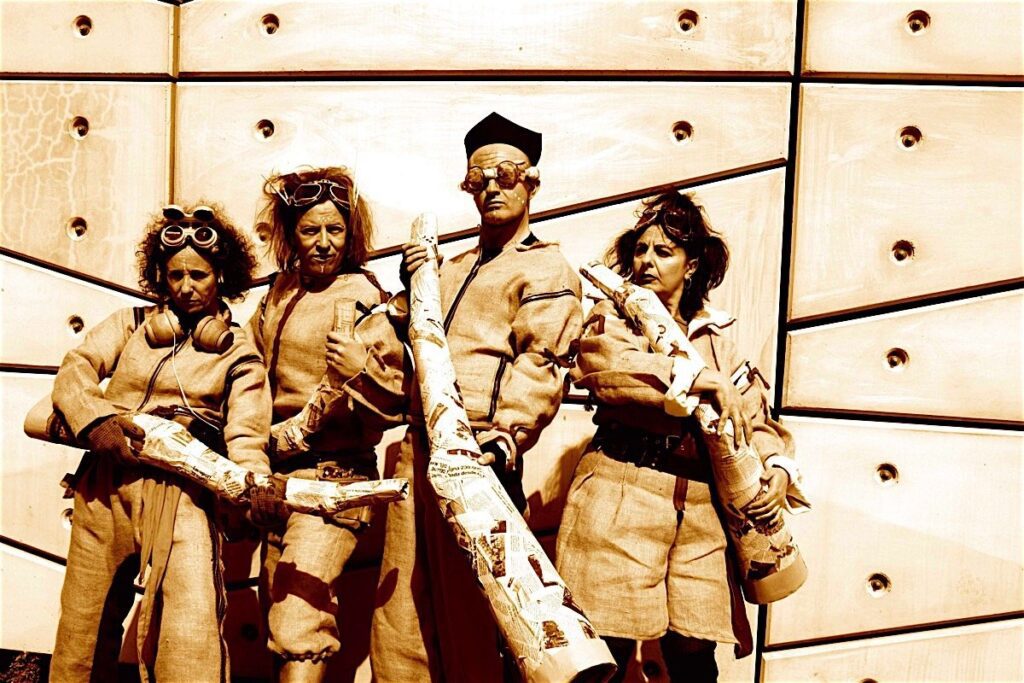 La compañía castellonense Visitants lleva este domingo a Montroi su espectáculo de teatro de calle ‘Tempus’