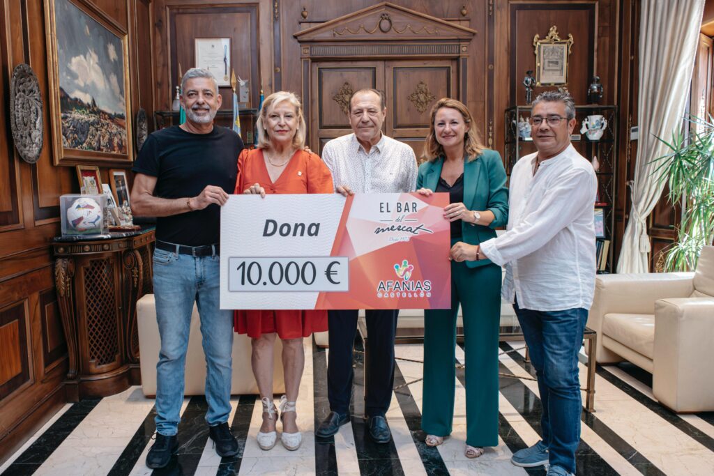 AFANIAS recibe 10.000 euros recaudados en la VII edición del Vermut Solidario