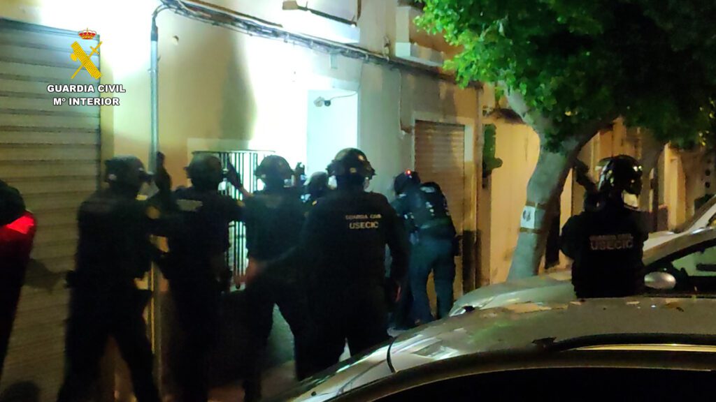 Ingreso en prisión de dos personas por cultivo de marihuana “indoor” en la localidad de Oropesa del Mar – foto 4