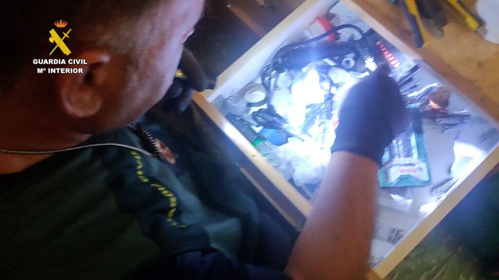 Ingreso en prisión de dos personas por cultivo de marihuana “indoor” en la localidad de Oropesa del Mar – foto 2