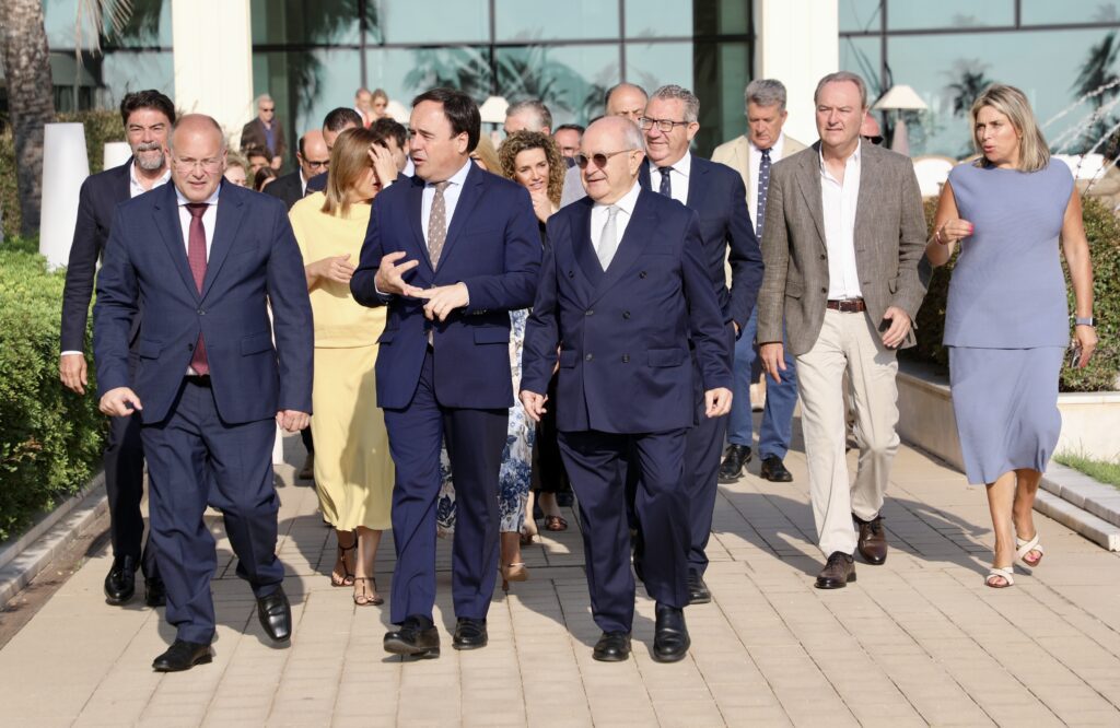 Pérez Llorca anuncia una dotación económica extraordinaria de forma inminente para la climatización de los centros escolares al inicio del próximo curso