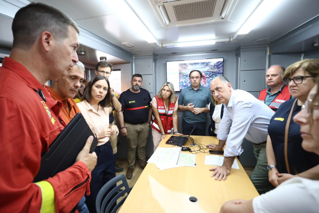 Pérez Llorca solicita a la población «máxima precaución y colaboración» ante la ola de calor y el riesgo de incendios forestales