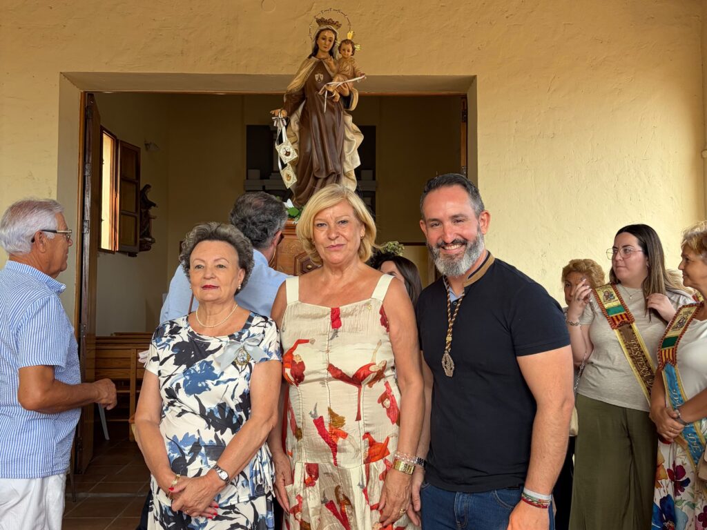 Cerca de 200 personas celebran el Día de los Abuelos en la ermita de la Virgen del Carmen con una misa, procesión y almuerzo de hermandad