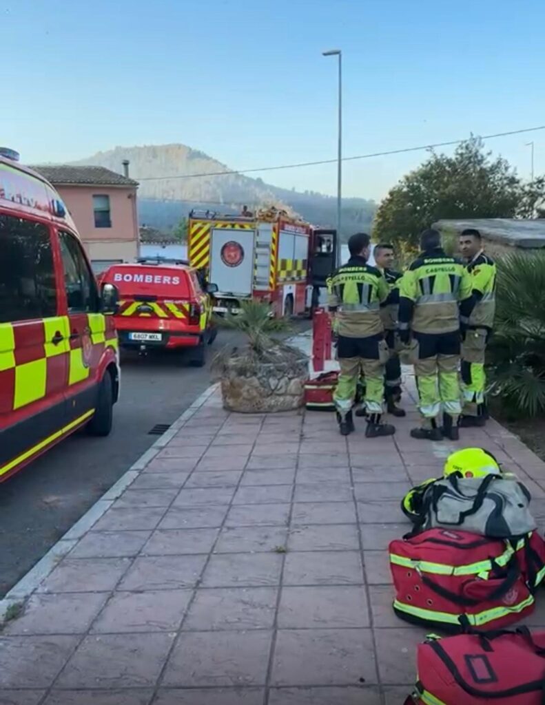 El Ayuntamiento de Castellón envía un relevo de Bomberos para continuar colaborando en la extinción del incendio forestal de Soneja