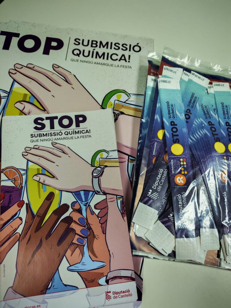 Benassal recibe las pulseras de la campaña «Stop Sumisión Química!» de la Diputación de Castelló