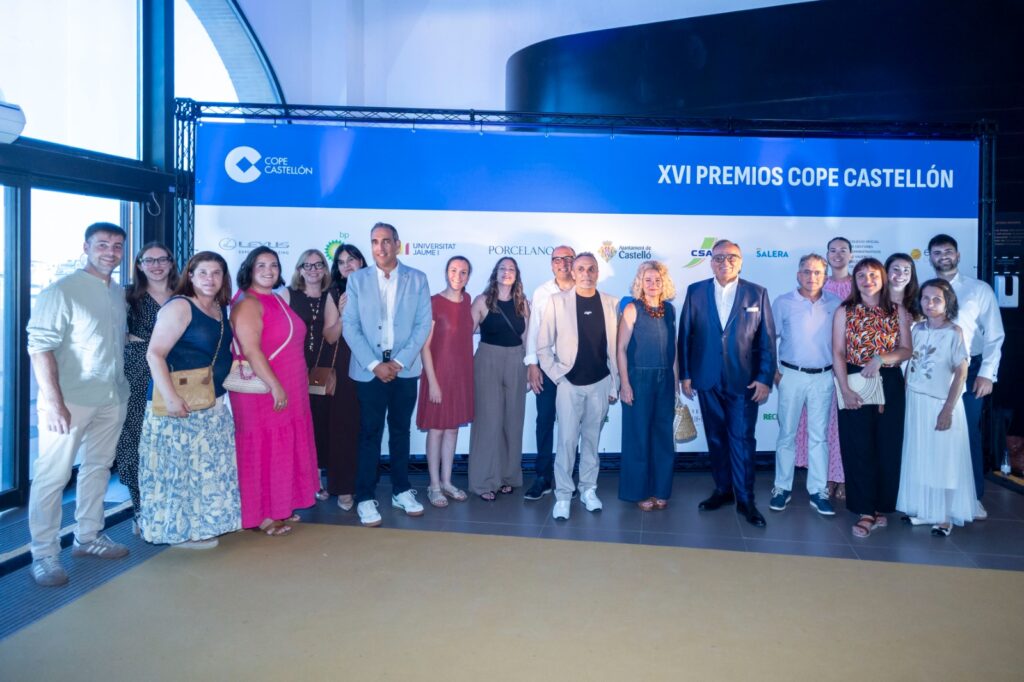 Cabanes recibe el Premio Especial de COPE Castellón por el Centenario de las Fiestas del Agua y el espectáculo «100 a la Font» – foto 2