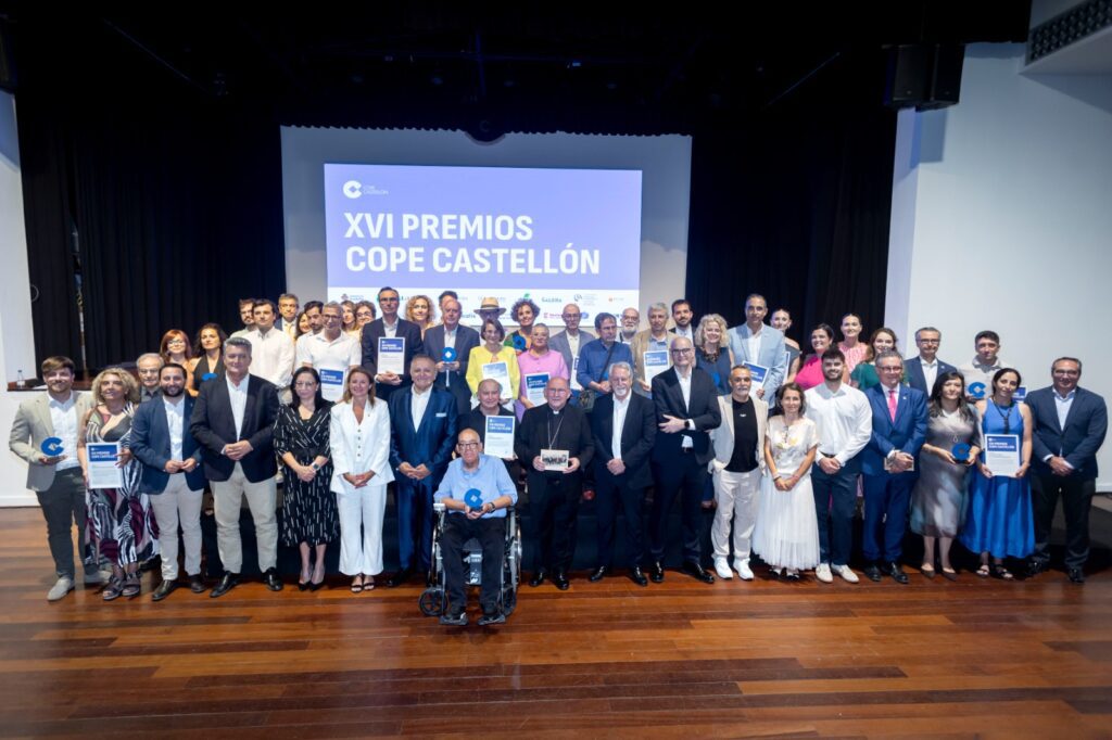 Cabanes recibe el Premio Especial de COPE Castellón por el Centenario de las Fiestas del Agua y el espectáculo «100 a la Font» – foto 1