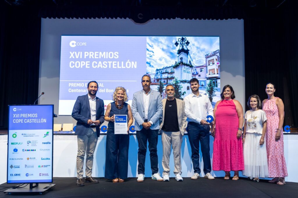 Cabanes recibe el Premio Especial de COPE Castellón por el Centenario de las Fiestas del Agua y el espectáculo «100 a la Font»