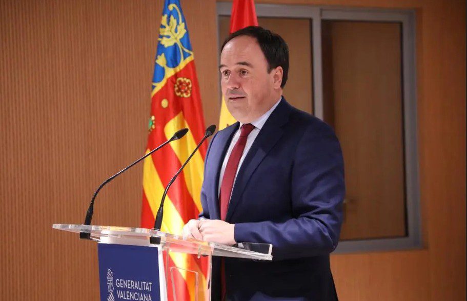Pérez Llorca anuncia un nuevo servicio de la Generalitat para recuperar viviendas públicas que estén ocupadas ilegalmente