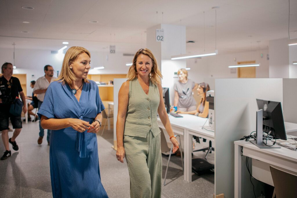 Susana Camarero, en su visita al nuevo Espai Labora