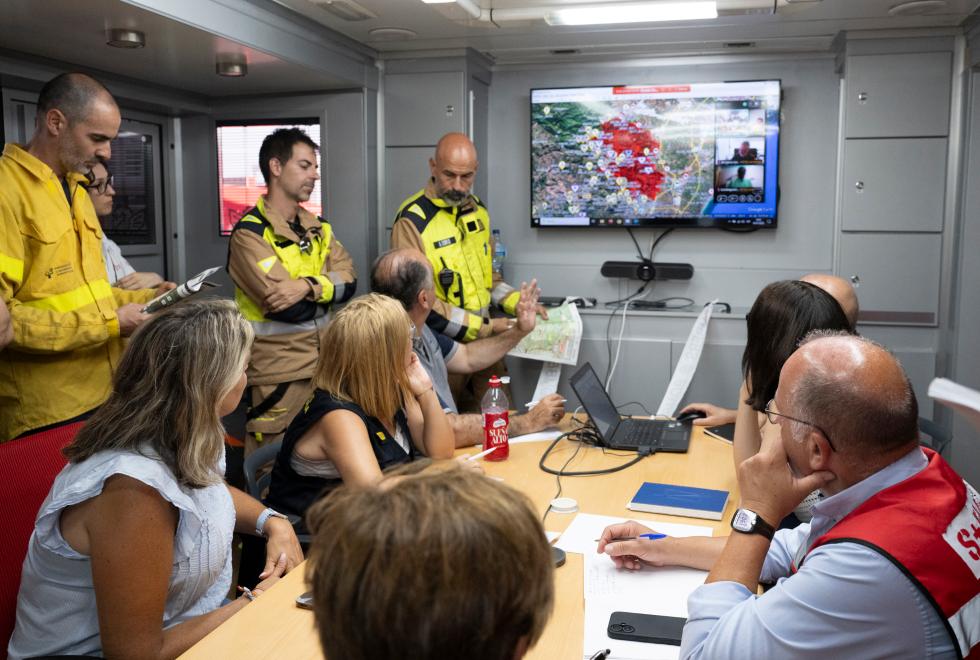 La Generalitat mantiene la evacuación y el confinamiento de los municipios y las urbanizaciones afectadas por el incendio de La Vall d’Uixó