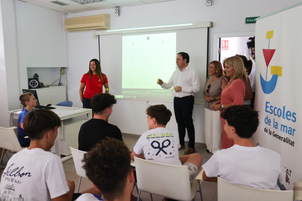 El president de la Generalitat visita la Escola de la Mar y el albergue ‘Argentina’ de Benicàssim – foto 4