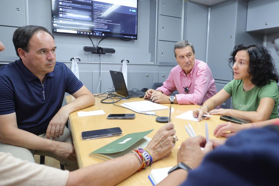Pérez Llorca se reúne con los consellers de Sanidad y Servicios Sociales para coordinar el regreso de las personas desalojadas a sus viviendas y centros