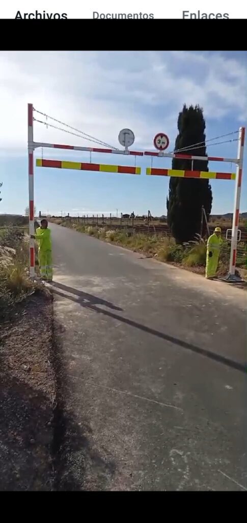 Nules y La Vall d’Uixó instalan un gálibo para proteger el camino la ralla