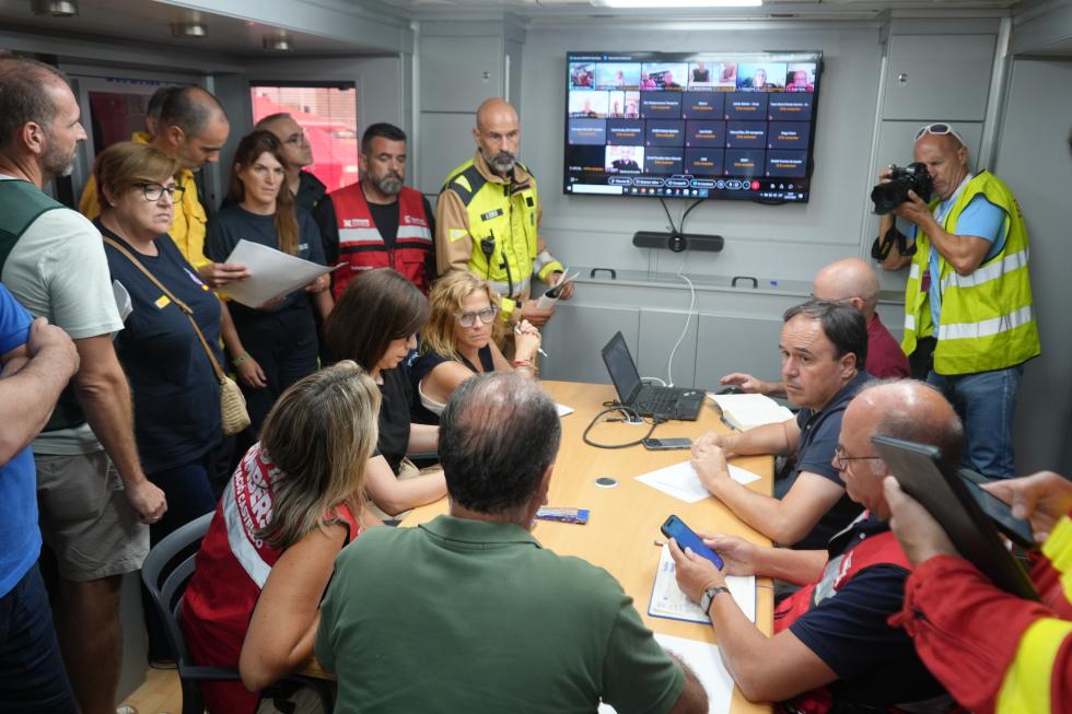 La Generalitat mantiene las medidas de confinamiento y evacuación establecidas en los municipios afectados por el incendio forestal de la Vall d’Uixó
