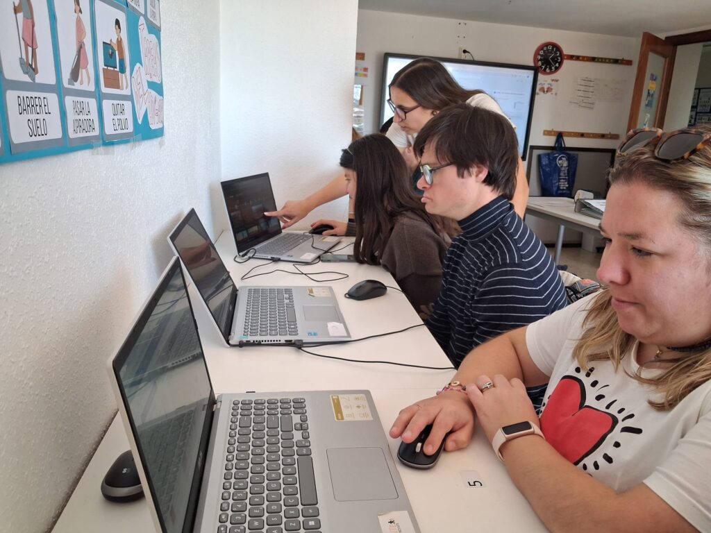 La Fundación Síndrome de Down de Castellón logra la inserción laboral de 13 personas usuarias en el Programa de Itinerarios Sociolaborales de 2025 – foto 4